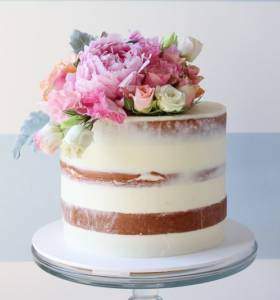 Торт с живыми цветами на праздник